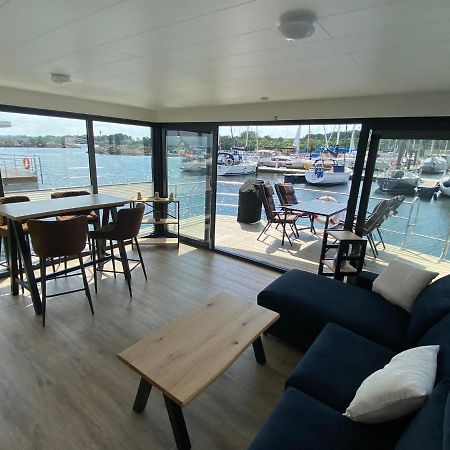 Urlaub auf dem Wasser mit einmaligen Ausblick - WELL Hausboote Boltenhagen 10 Exterior foto